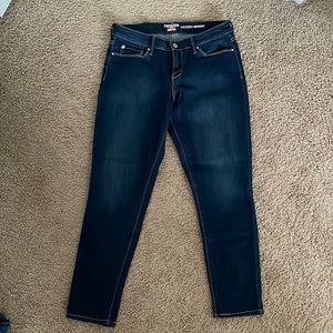 Levi’s Denizen Modern Skinny jeans